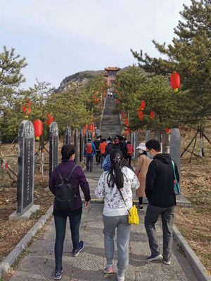 免門票首日 玨山景區(qū)接待游客有序見成效，游覽管理成亮點(diǎn)